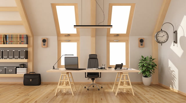 Интерьер кабинета в мансарде